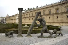 Hércules con leones y columnas
