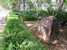 Monolito a Joaquín Romero Murube