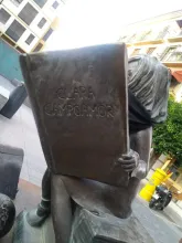 Monumento a Clara Campoamor