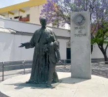 Monumento a San Juan Bosco