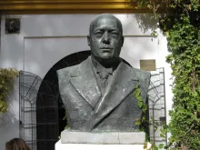Monumento a Torcuato Luca de Tena